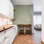 Old Town Apartment *