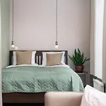 Old Town Apartment *