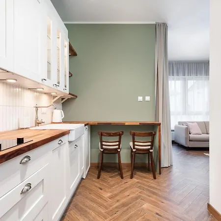 Old Town Apartment *